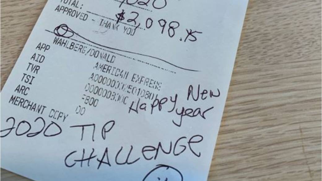 Click to play video: '2020 tip challenge: Donnie Wahlberg leaves $2,020 for IHOP server'